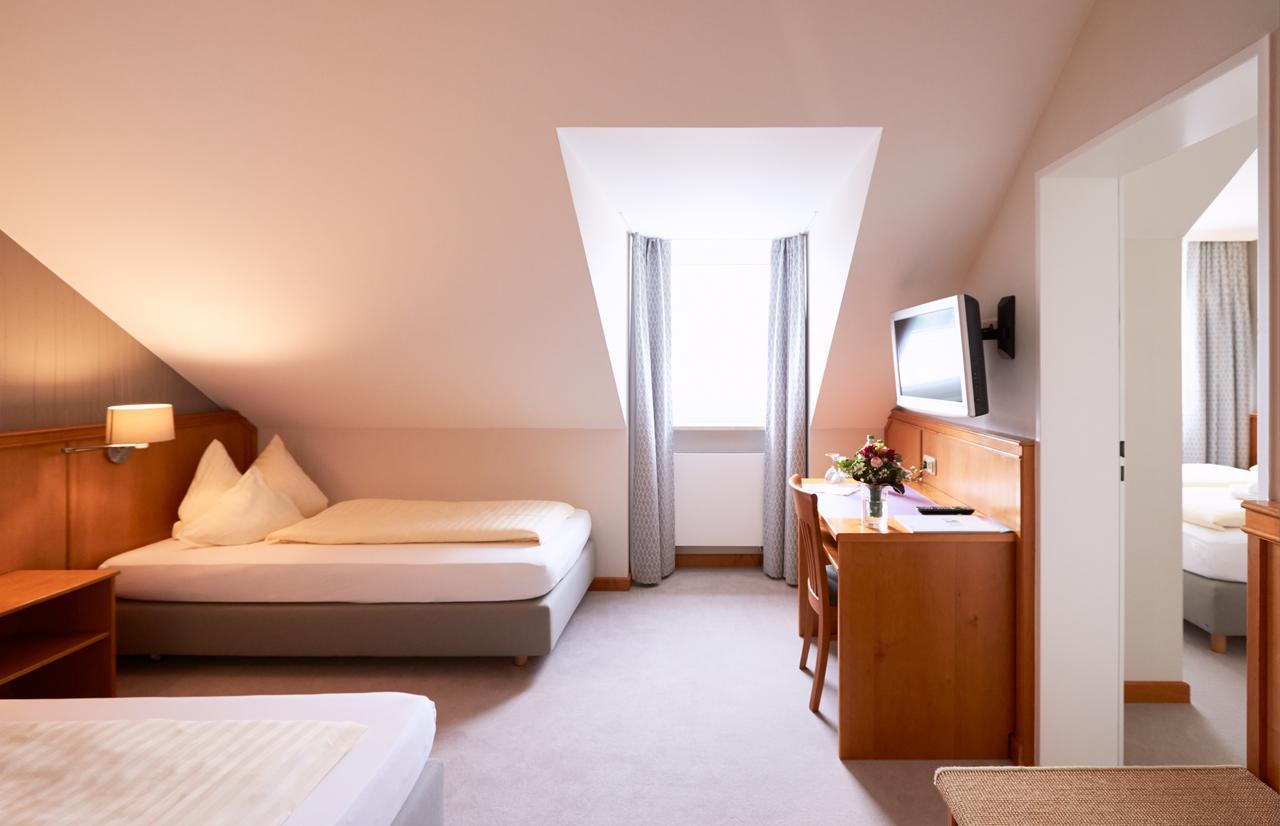 Hotel Alter Wirt Халбергмос Екстериор снимка