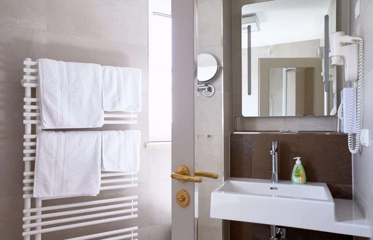 Hotel Alter Wirt Халбергмос Екстериор снимка