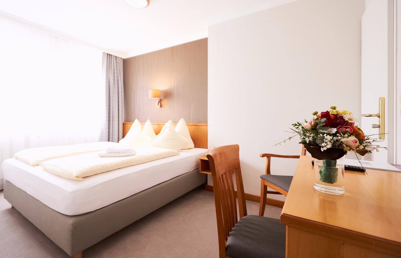 Hotel Alter Wirt Халбергмос Екстериор снимка